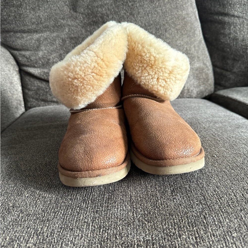 Tan mid Ugg boots “sparkly”